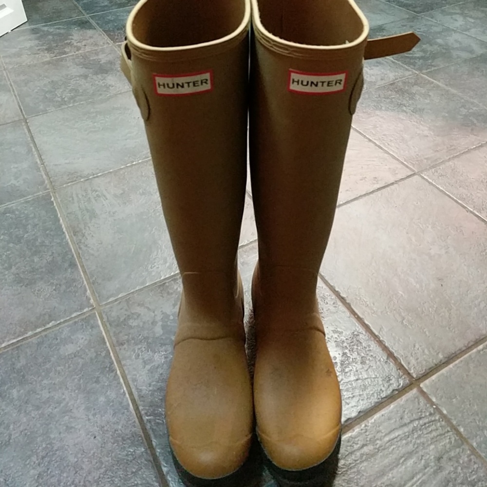 Tall tan hunter boots